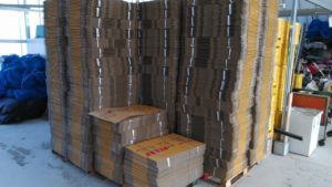 新玉ねぎのダンボールの山