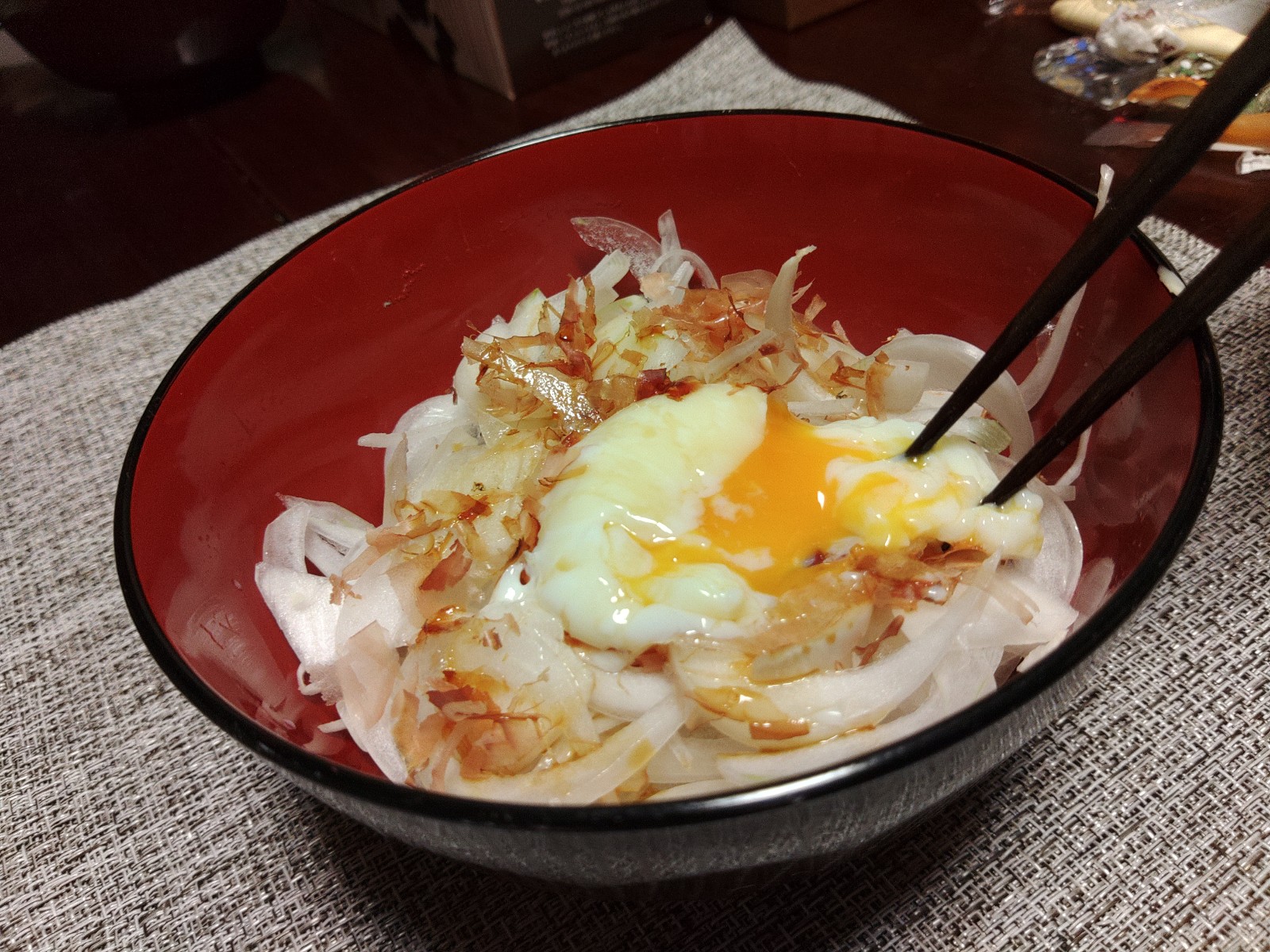 【レシピ】白タマネギの温玉のせ丼